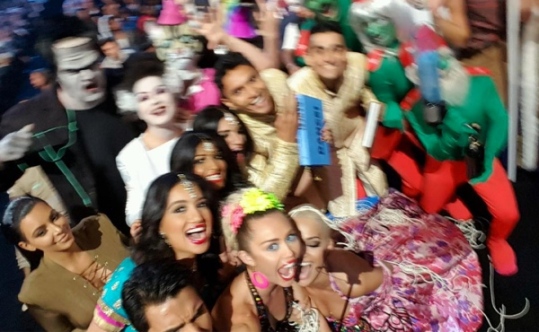 Miley VMA selfie