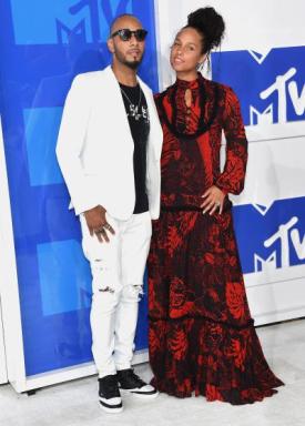 NEW YORK, NY - AUGUST 28: Swizz Beatz and Alicia Keys attend the 2016 MTV Video Music Awards at Madison Square Garden on August 28, 2016 in New York City. (Photo by Jamie McCarthy/Getty Images)